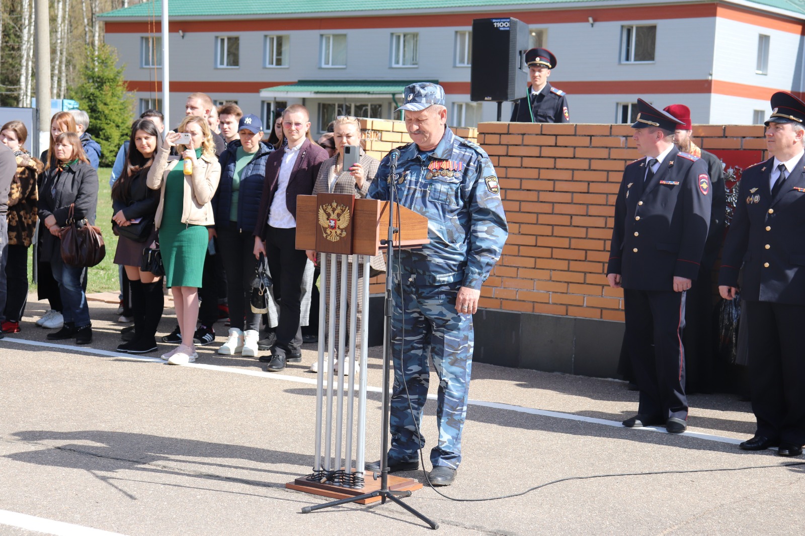 Член Общественного совета при ОМВД дал напутствие молодым полицейским -  РузаРИА - Новости Рузского городского округа. Фото и видео