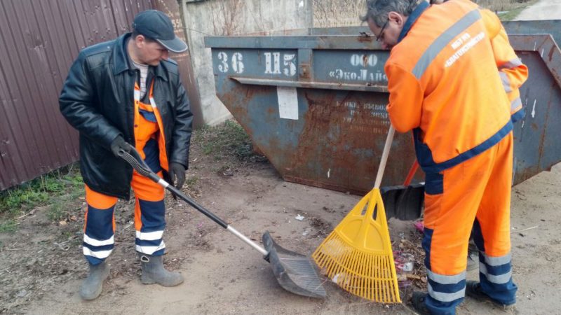 В Рузском округе убирают мусор на контейнерных площадках