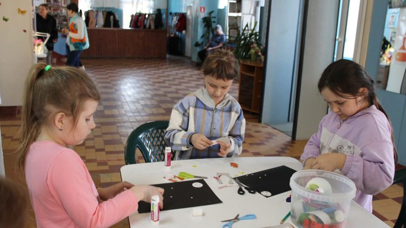 Дороховчане мастерили космическую аппликацию