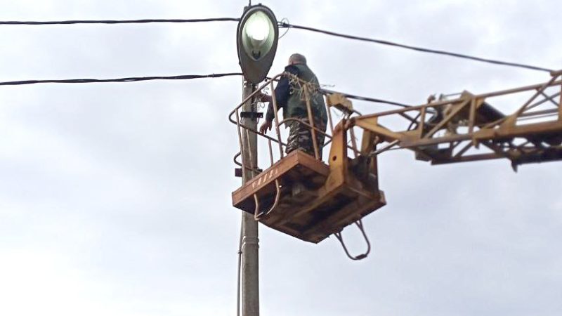 В Рузском округе ремонтируют светильники