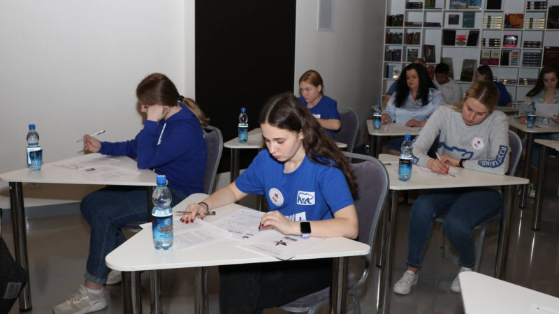 Молодогвардейцы помогли провести акцию «Диктант Победы»