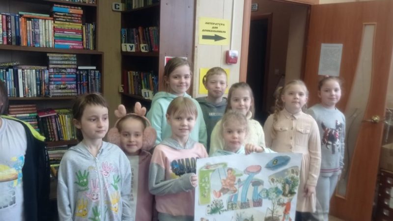 В Дороховской библиотеке создавали весенний коллаж