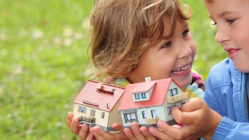 Ружанам поясняют, как совершать сделку с жильем, в котором прописан несовершеннолетний