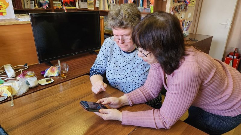 Дороховские долголеты учились пользоваться гаджетами
