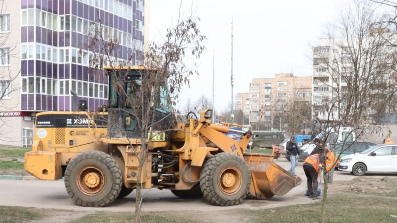 В Рузском округе убирают смет на обочинах дорог