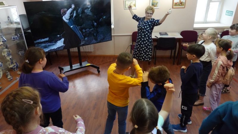 Юные дороховчане делали зарядку в музее