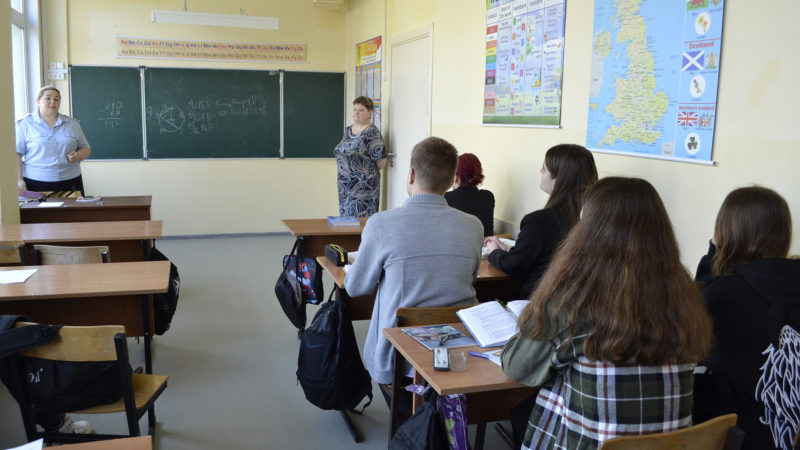 Капитан полиции предостерегла учеников Покровской школы от выбора неверного жизненного пути