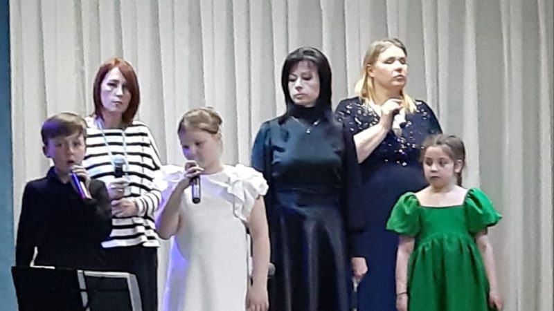 В Барынинском клубе выступили солисты и вокальные коллективы