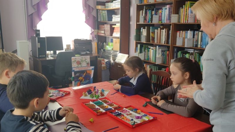 В Колюбакинской библиотеке лепили ракеты