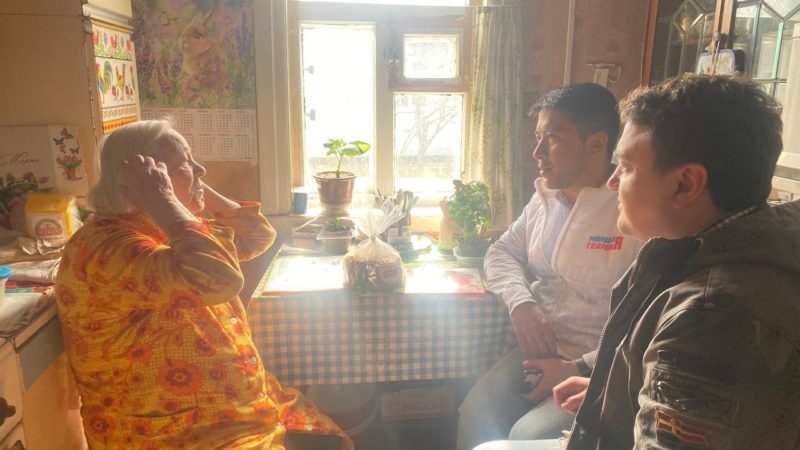 Ветеранов ВОВ поздравили с Пасхой