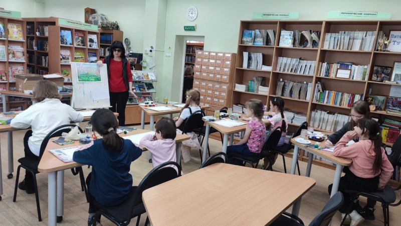 Экологические рисунки – в Тучковской библиотеке