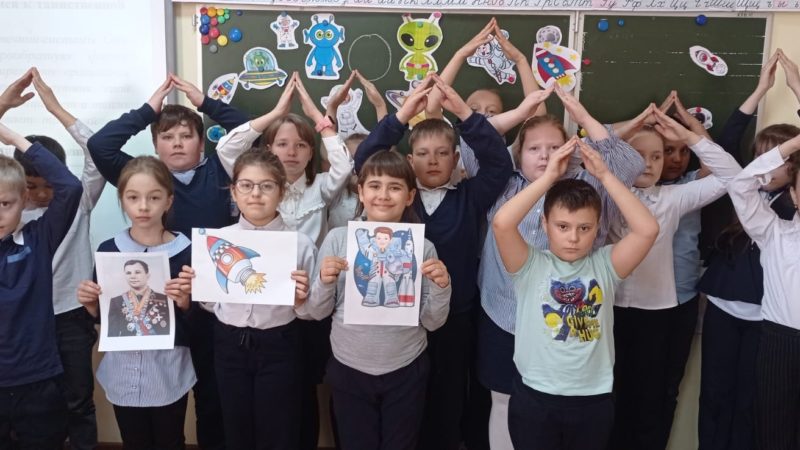 Юные дороховчане выполняли задания на космическую тематику