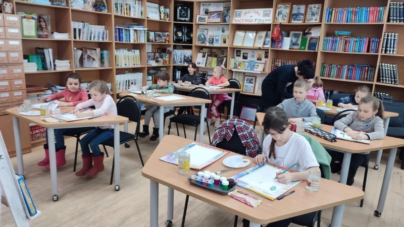 В Тучковской библиотеке рисовали Чиполлино