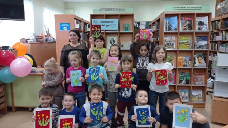 Одуванчики уже поспели – на открытках юных тучковцев