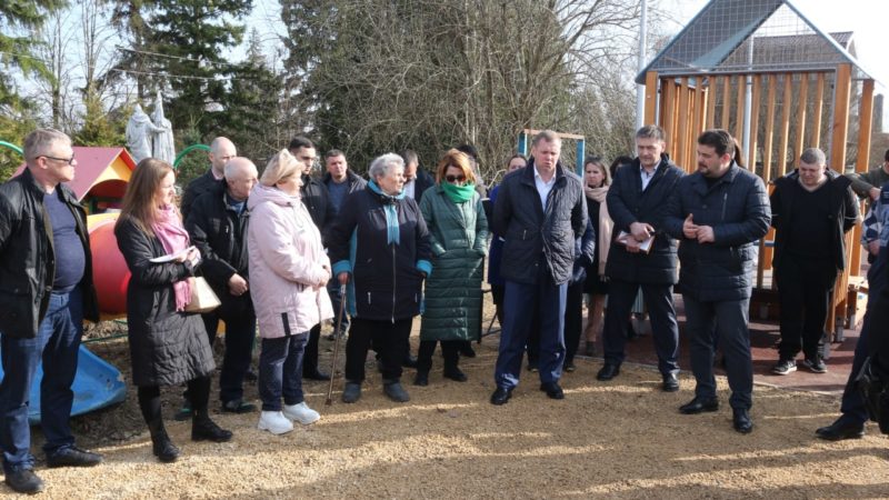 Глава округа ответил на вопросы жителей деревни Леньково