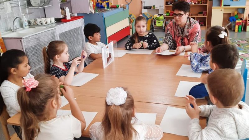 Маленькие колюбакинцы услышали сказку о Полкане и сделали его сами