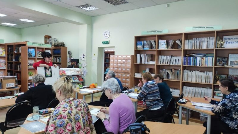 В Тучковской библиотеке изображали курочку по-фольклорному