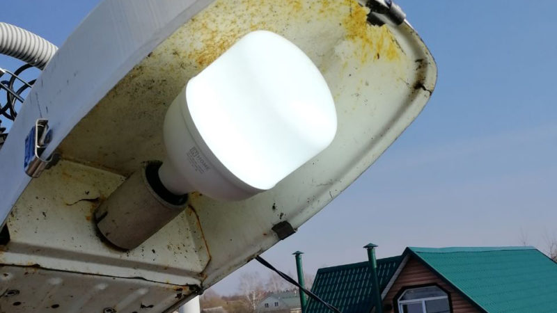 В Рузском округе меняют лампы в светильниках