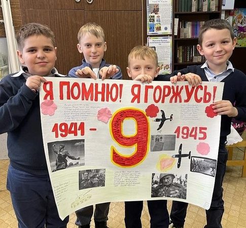 Школьники Поречья изображали воевавших родственников на плакатах