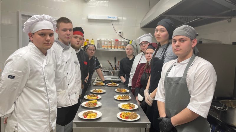 Тучковские студенты готовили бефстроганов