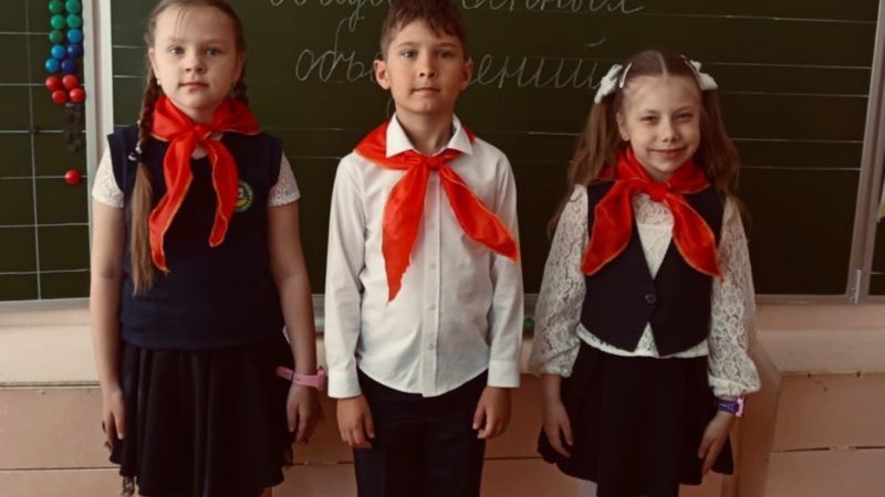 Нововолковские школьники побывали в образе пионеров