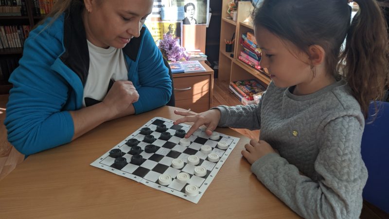 В Тучковской библиотеке прошел шашечный турнир