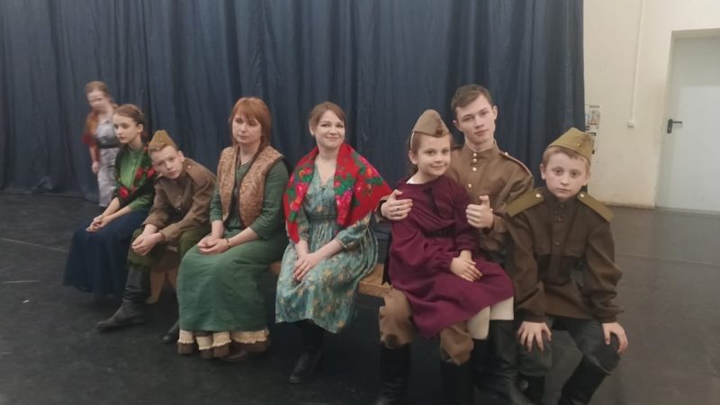 Артисты «Околицы» пели для кадет