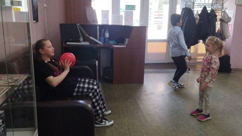 Почитать и в мячик поиграть – в Рузской библиотеке