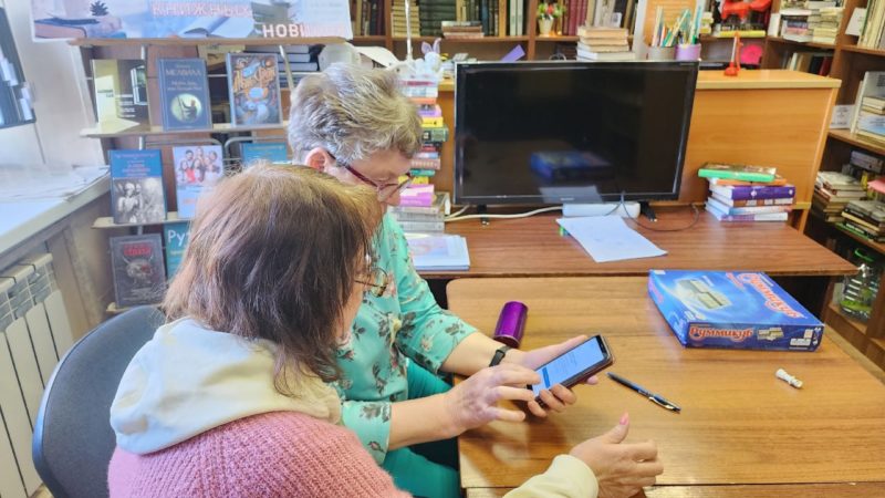 Дороховские долголеты осваивают новые знания