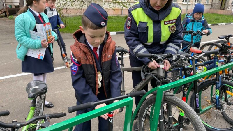 Школьникам-велосипедистам напомнили правила безопасности