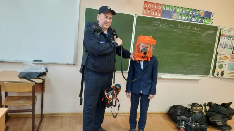 Тучковским школьникам продемонстрировали средства индивидуальной защиты