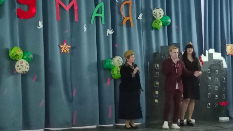 В Брикете исполняли военные песни