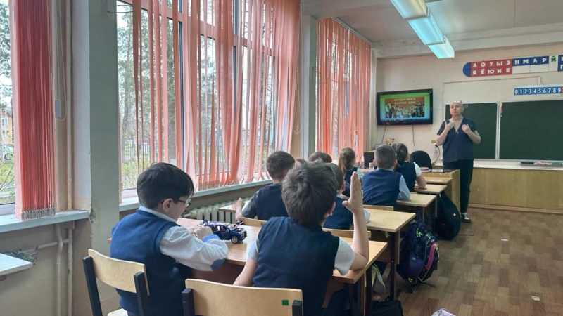 «Народов много – страна одна» – урок в Нововолковской школе