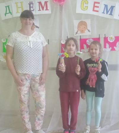 В Брикетском ДК рисовали и мастерили