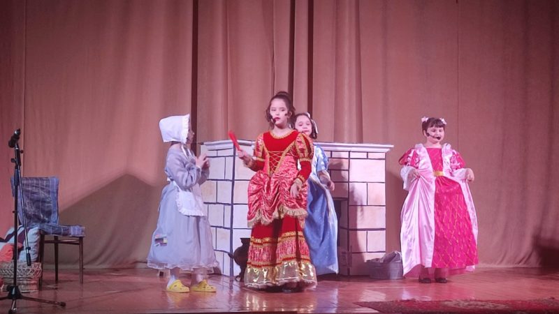 В Дороховском ДК показали спектакль для детей