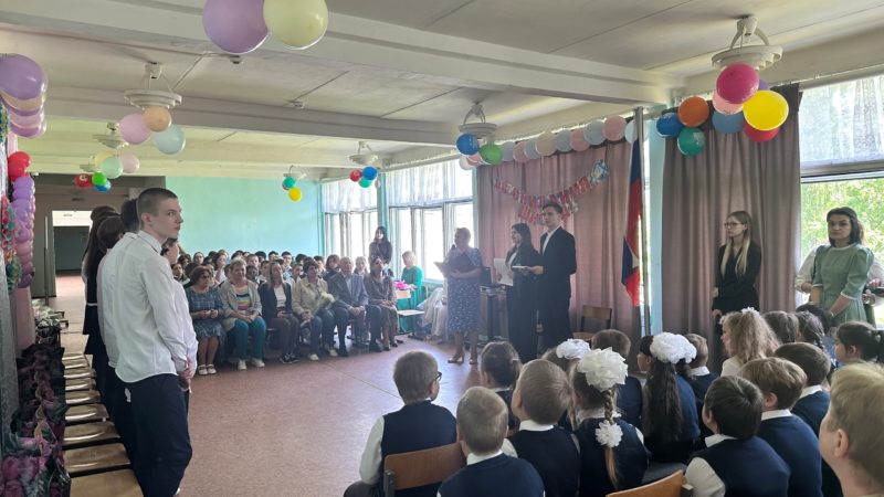 Беляногорских девятиклассников поздравили с окончанием школы