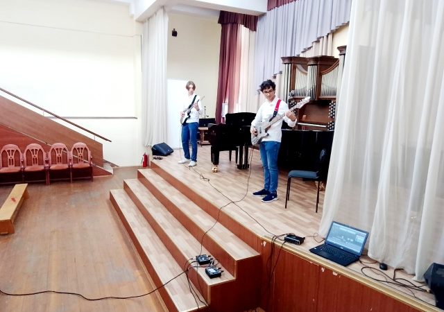 Поздравляем учащихся ДШИ с дипломами!