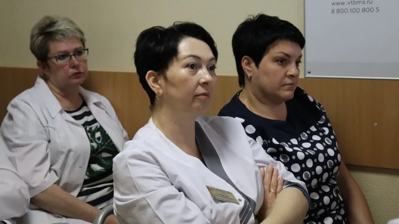 Николай Пархоменко обсудил проблемы с медработниками