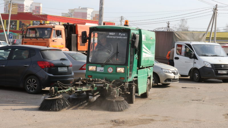В Рузском округе наводят чистоту на дорогах