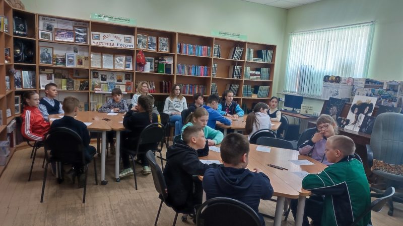 Цветущие деревья – на аппликациях юных тучковцев