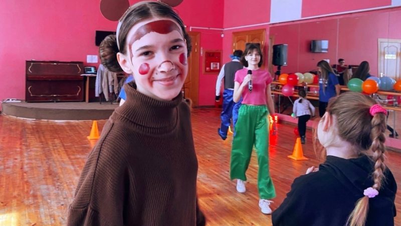 Юные тучковцы веселились с волонтерами культуры