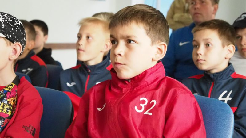 Юным спортсменам — о героических спортсменах