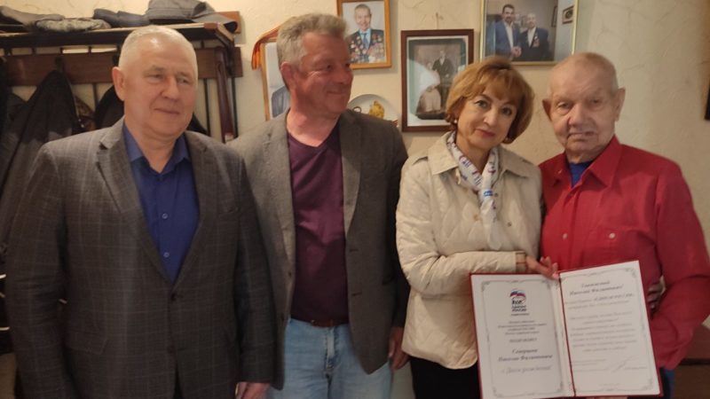 Подарки ветерану – от единороссов