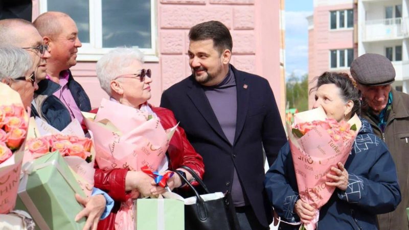 Десять семей получили ключи от квартир