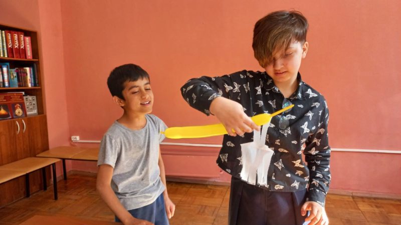 Юные ружане, играя, освоили статическое электричество