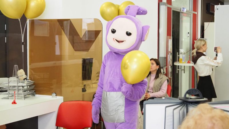 Волонтеры создавали праздничное настроение в МФЦ