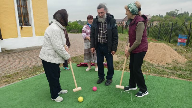 Долголеты играли в крокет