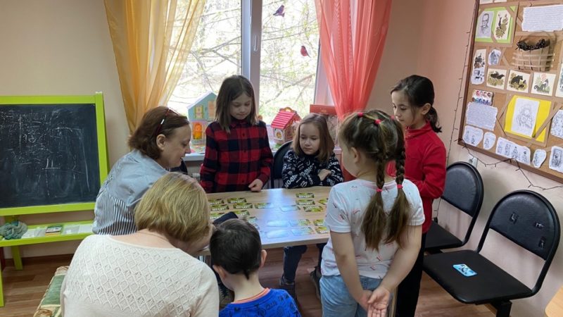 Юные тучковцы собирали пазлы и показывали представление