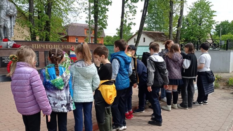 Тучковские библиотекари провели экскурсию для школьников