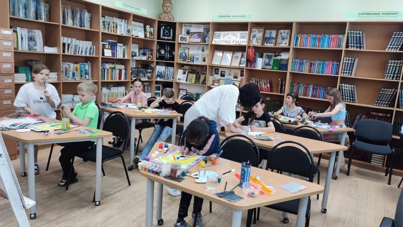 Урок рисования – в Тучковской библиотеке